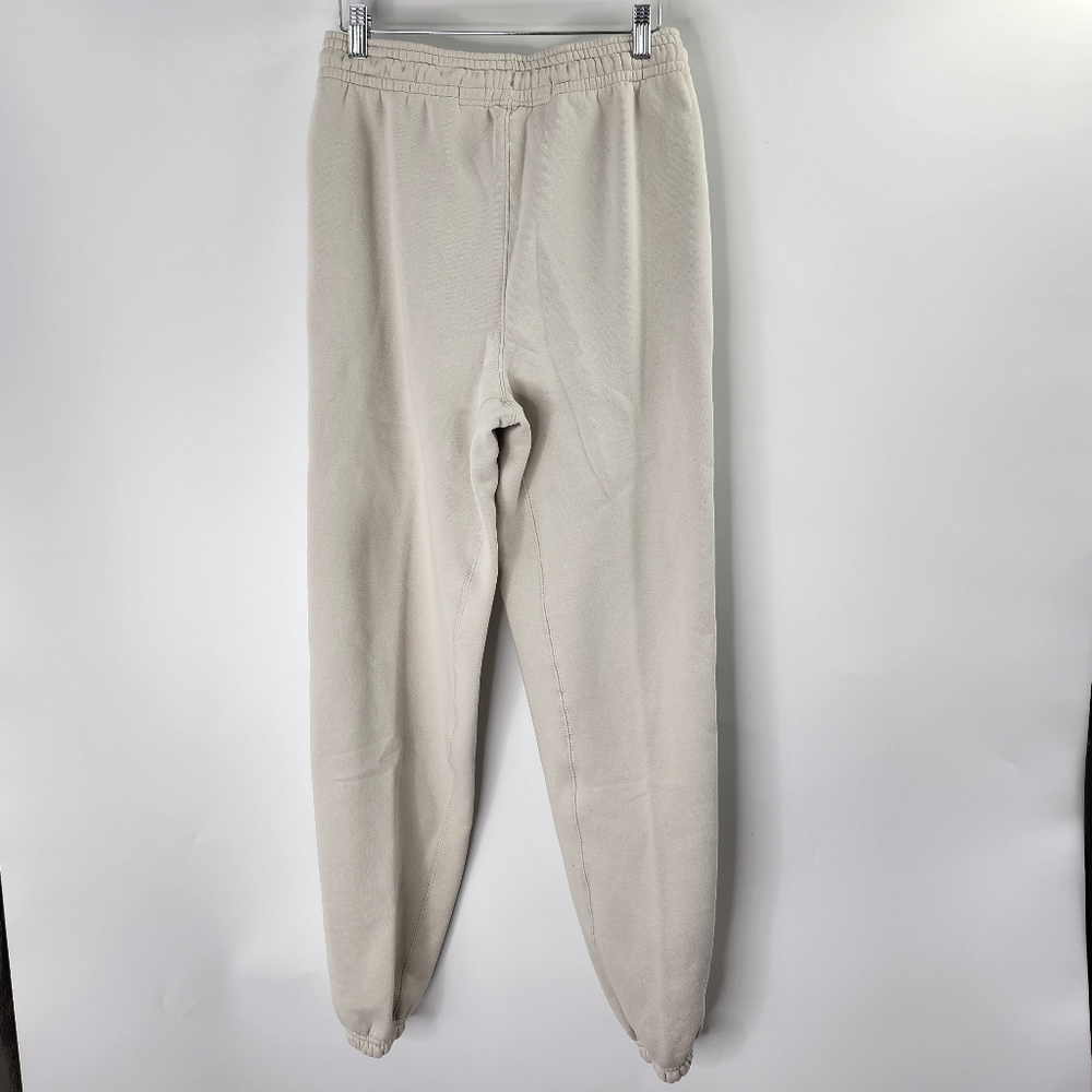 NIKE Standard Issue Classic Style Meets Modern Performance Basketball Joggers - Picture 7 of 8